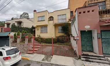 Calle Cruz del Río, Santa Cruz del Monte, Naucalpan de Juárez, Estado de México, México. Casa en remate bancario. Oportunidad única de inversión.