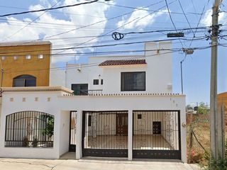 CASA EN COLONIA MONTEBELLO, AGUASCALIENTES.