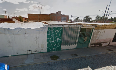 CASA EN REMATE COL. JARDINES DE LA CRUZ A0512