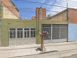 CASA EN REMATE COL. ESPANA, AGUASCALIENTES A0512