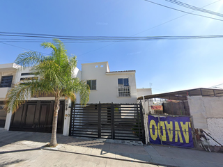 CASA EN REMATE COL. LOMAS DE SANTA ANITA, AGUASCALIENTES A0512