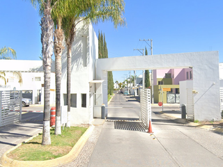 CASA EN REMATE COL. TROJES DE SAN CRISTOBAL, AGUASCALIENTES A0512