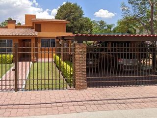 CASA EN VENTA EN PRIMERA DE CEDROS, JURICA C.P. 76100 SANTIAGO DE QUERÉTARO, QUERÉTARO.
