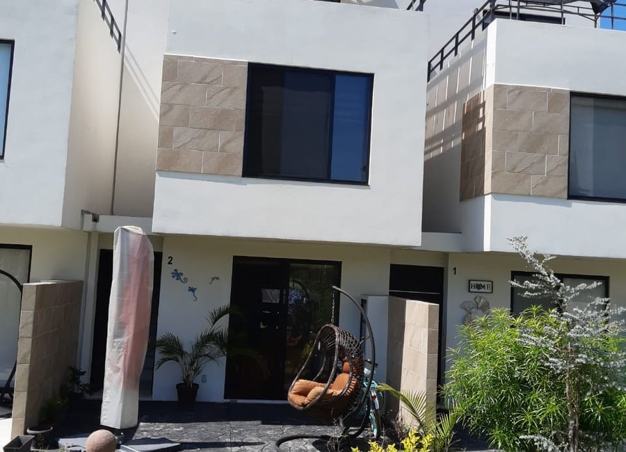 CASA EN VENTA CON ALBERCA Y SEGURIDAD AL SUR DE CUERNAVACA | Lamudi.com.mx