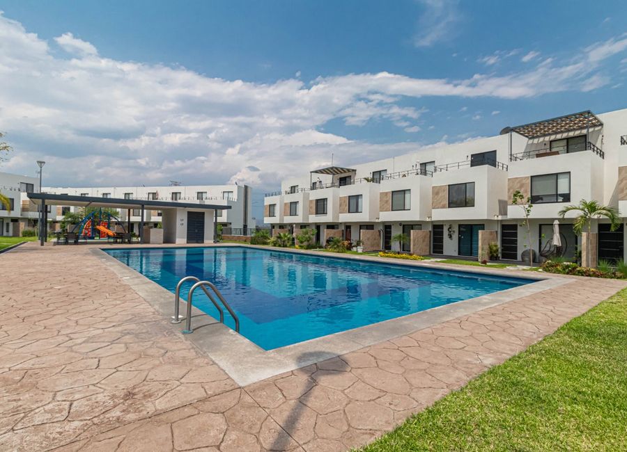 CASA EN VENTA AL SUR DE CUERNAVACA CON ALBERCA Y CANCHAS DEPORTIVAS ...