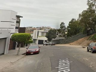 ¡¡Invierte Inteligente, Compra en Remate !! Gran Oportunidad !! Venta de Hermosa Casa , Col. Hacienda Agua Caliente, Tijuana, BC.