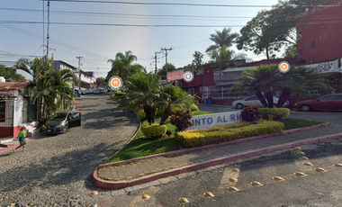 Junto Al Río, Junto al Rio, Cuernavaca, Morelos, México.  Hermosa casa en remate bancario. Oportunidad única de inversión. no créditos.