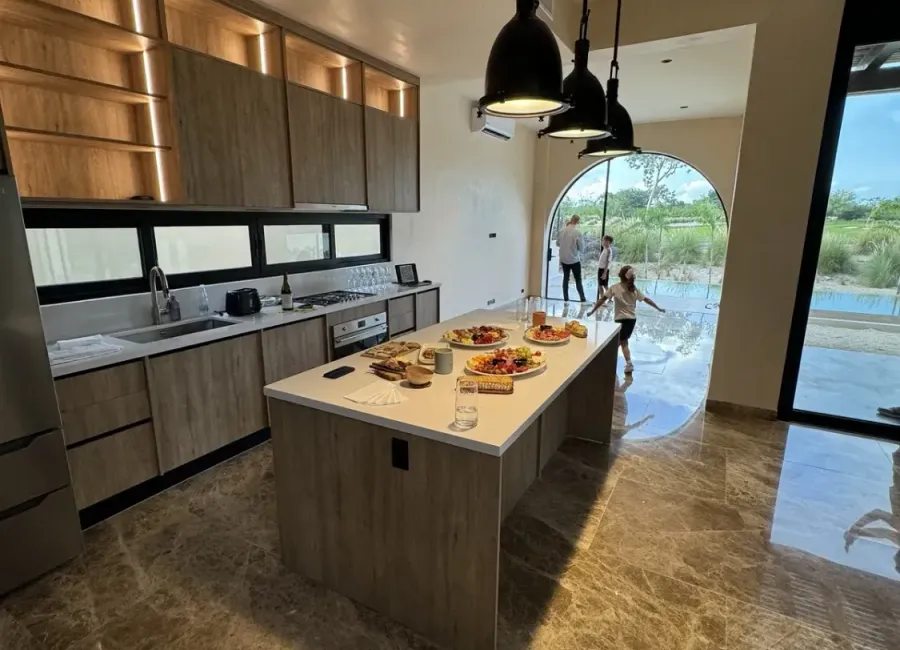 HOUSE FOR SALE IN MERIDA YUCATAN WITH GOLF COURSE VIEW