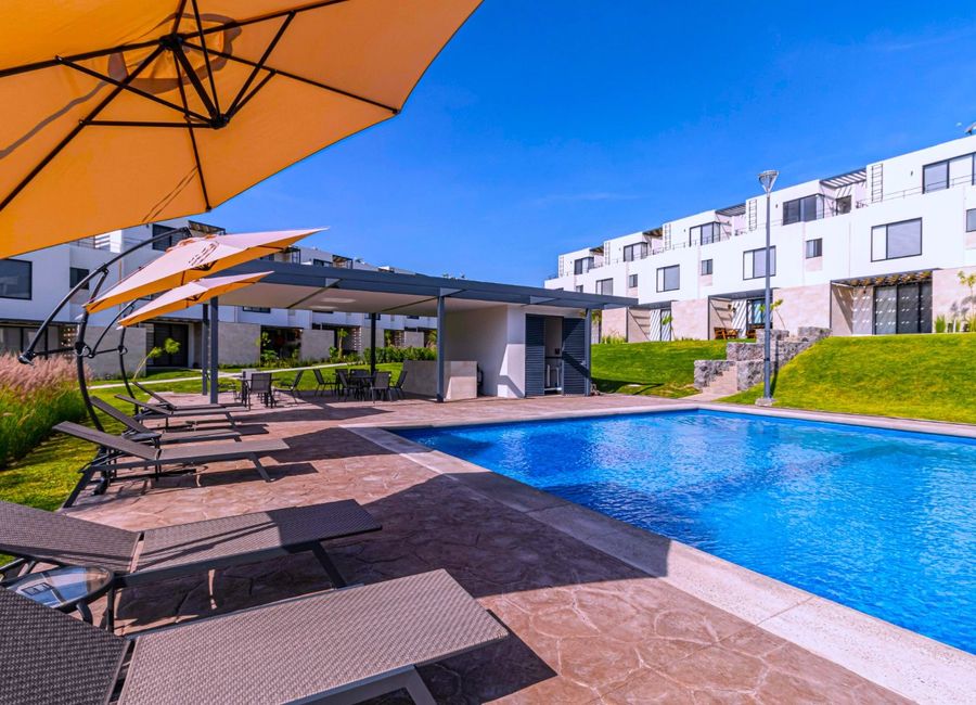 CASA CON ALBERCA Y JARDIN AL SUR DE CUERNAVACA EN VENTA | Lamudi.com.mx
