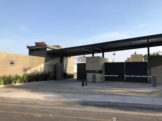 CASA EN VENTA DE REMATE BANCARIO EN CASA DEL BOSQUE, METEPEC, EDO. MEX.