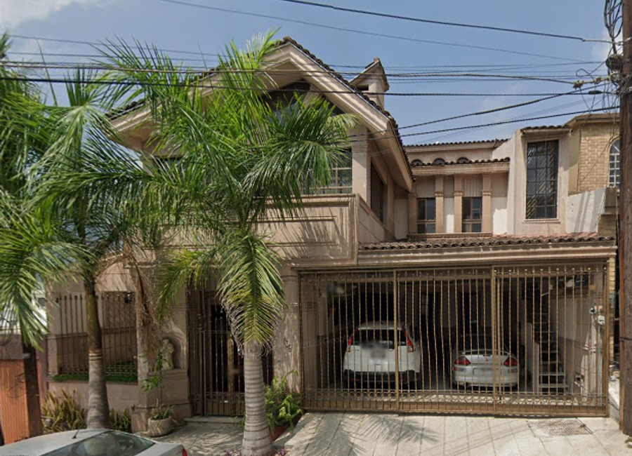 VENTA DE CASA EN LA COLONIA COLINAS DE SAN JERONIMO 5° SECTOR EN