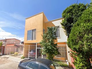 VENTA DE CASA EN RECUPERACION, FUENTE DE ANDALUCIA, LAS FUENTES, DURANGO