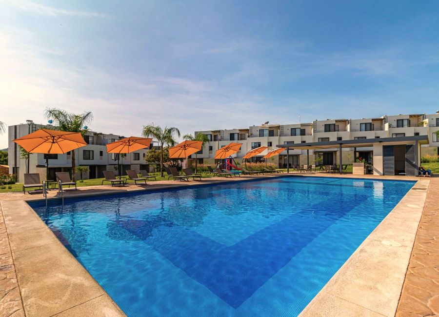 CASA CON ALBERCA Y JARDIN AL SUR DE CUERNAVACA EN VENTA | Lamudi.com.mx