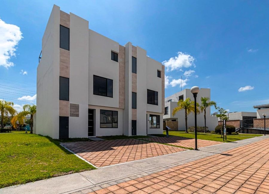 CASA EN VENTA AL SUR DE CUERNAVACA CON ALBERCA Y TERRAZA | Lamudi.com.mx