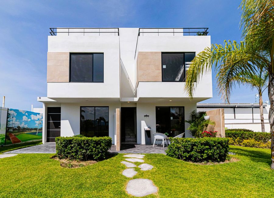 CASA EN VENTA AL SUR DE CUERNAVACA CON ALBERCA Y TERRAZA | Lamudi.com.mx