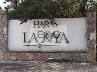 Venta de Lote de Terreno en Esquina en Haras Del Bosque por la Casa De Oración del Oriente