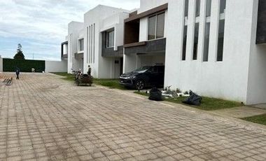 VENTA CASA SANTA MARIA XIXITLA, CHOLULA, 3 RECÁMARAS, 3 BAÑOS COMPLETOS, 2 CAJONES, JARDÍN