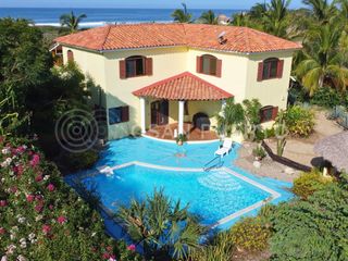 Se Vende Lujosa Villa de dos Niveles en Rancho Neptuno con Vista al Mar
