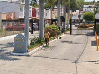 Casa en venta en coto en Parque las Palmas con 140 m2 y 3 recamaras.