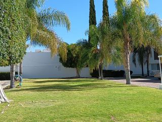 Casa 3Rec + Estudio + 2.5 Baños + Lavado + 3Autos + Jardin Privado; Vigilancia, Jardin Comun, Cisterna, Estacionamiento Visitas
