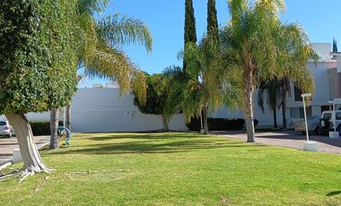 Casa 3Rec + Estudio + 2.5 Baños + Lavado + 3Autos + Jardin Privado; Vigilancia, Jardin Comun, Cisterna, Estacionamiento Visitas