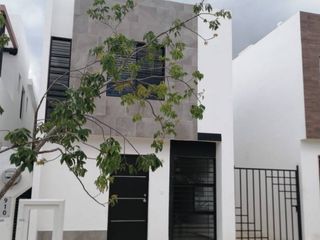 Casa en renta en privada Esmeralda con amenidades