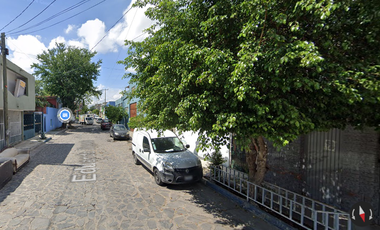 Casa ubicada en colonia Aaron Joaquín  Guadalajara Jalisco con 4 Recamaras y 219m2. A unos minutos de IEHP Plantel Mtro.
