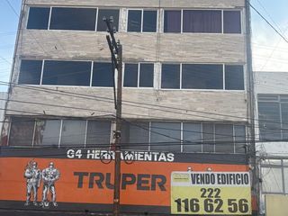 VENTA DE AMPLIO EDIFICIO CON USO COMERCIAL
