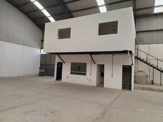 BODEGA EN RENTA 400 M2 APROXIMADO TOTALMENTE TECHADA