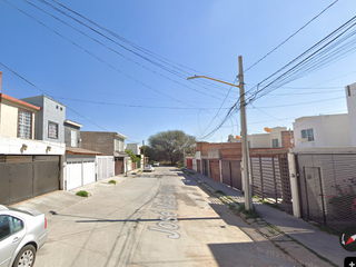 Excelente casa ubicada en colonia Fraccionamiento Lomas de Santa Anita, con 3 recamaras y 113m2, Muy cerca del Instituto Nacional de Aguascalientes.