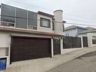 CASA EN COLONIA MODERNA OESTE ENSENADA SUPER ATRACTIVA