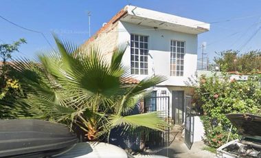 Casa En Remate Bancario En Av Sta Lorena, San Sebastián El Grande, Jalisco