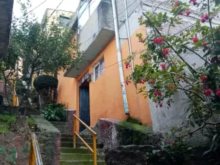 Casa Venta San Bernabe....... Construc. 421 Mts. Terreno 245 Mts. Facilidades