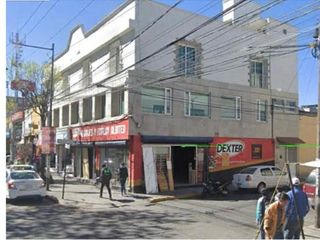 VENTA EDIFICIO CON OFICINAS Y LOCALES SOBRE AVENIDA  EN ESQUINA