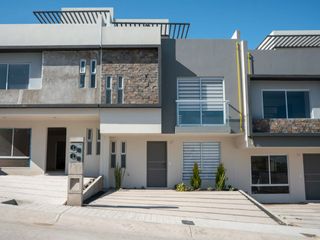 CASA NUEVA EN TARRALTA RESIDENCIAL, COLINAS DE CALIFORNIA