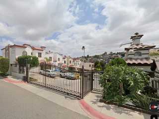 Casa ubicada en colonia Jardines de Agua Caliente, Tijuana, Baja California. Con 3 recamaras y 132m2. Muy cerca de la Centro Comercial Pacifico.