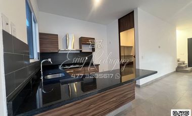CASA EN VENTA, 3 REC. CON BAÑO, NUEVA, PRIVADA, TERRENO EXCEDENTE, ROOF GARDEN