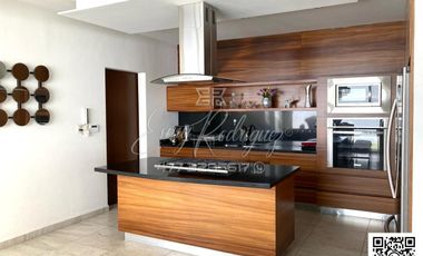 CASA EN VENTA, PORTA TOSCANA, 3 RECÁMARAS CON BAÑO, MODERNA, EQUIPADA, CON VIGILANCIA