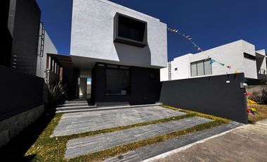 Casa en Venta en Puertas del Tule, Coto La Jacaranda, CP. 45017 en Zapopan, Jalisco, México.