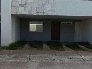 EN RENTA BONITA CASA EN RESIDENCIAL VIVANTA AL NORTE DE AGUASCALIENTES