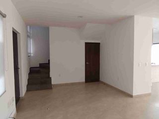 CASA EN RENTA SIN MUEBLES EN JARDINES DE ALEJANDRIA, TIPO MINIMALISTA, CENTRICA, CERCA DE ESCUELA JAPONESA, TEATRO, CENTROS COMERCIALES..Etc.SOLO EXTRANJEROS.