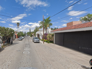 Casa ubicada en colonia Campestre Aguascalientes. Con 5 recamaras y 650m2. Muy cerca del Club Campestre de Aguascalientes.