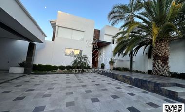CASA EN VENTA, BALCONES DEL CAMPESTRE. León,Gto; DE LUJO, 4 REC. CON BAÑO, 8 AUTOS, SIN ADEUDOS