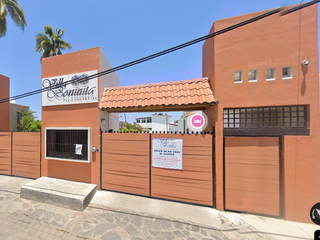 Casa ubicada en colonia México, Manzanillo. Con 3 recamaras y 168m2. Con Acceso controlado. A unos minutos de Playa Tortuga.