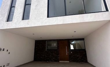 VENTA DE CASA NUEVA  EN MAYORCA