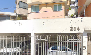 Casa en Venta. Los Pirules, Tlalnepantla de Baz, EDOMEX. Remate Hipotecario.