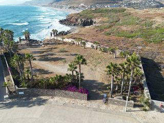 Impresionante lote frente al mar en Punta Piedra con acceso a playa y amenidades de lujo