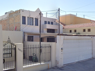 CASA EN REMATE, EN CARPINTEROS SUR COL. BUROCRATRAS