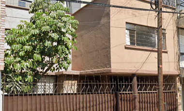 Casa en Venta. Irrigación, Miguel Hidalgo. Remate Hipotecario.