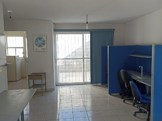 HERMOSA CASA AMPLIA EN RENTA  AMUEBLADA Al SUR CON EXCEDENTE. SE HA UTILIZADO COMO CASA PARA OFICINA, CONTIENE CÁMARAS DENTRO Y FUERA, PUEDEN ACTIVAR DENTRO Y FUERA.(MUY CERCA DE CIUDAD INDUSTRIAL, ARTERIAS PRINCIPALES DE VIALIDAD COMO CARRETERA Km45, TERCER ANILLO, SEGUNDO ANILLO, PRIMER ANILLO,(ESTAMOS EN MEDIO DE EMPRESAS COMO LAS NISSAN JACOB COMPAS ETCÉTERA. CENTROS COMERCIALES: CINES,BANCOS,TIENDAS DEPARTAMENTALES. MERCADO DE ABASTOS,UNIVERSIDADES,UPA,BONATERRA, UAA, A 5 MINUTOS A CIUDAD INDUSTRIAL.